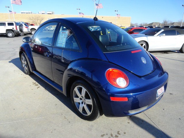 Volkswagen New Beetle 2006 photo 2