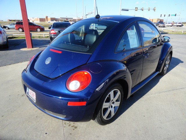 Volkswagen New Beetle 2006 photo 3