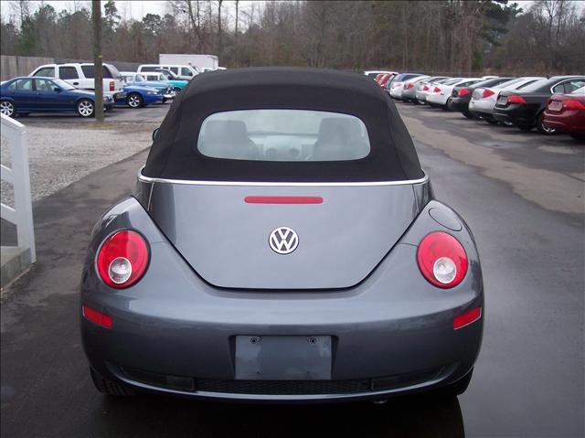 Volkswagen New Beetle 2006 photo 2