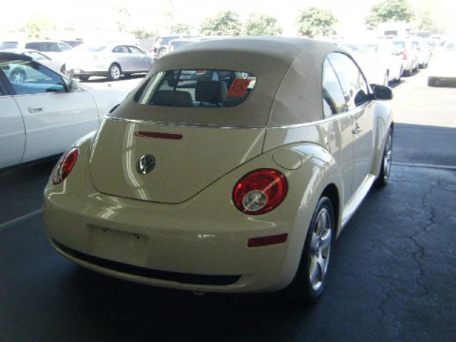 Volkswagen New Beetle 2006 photo 3