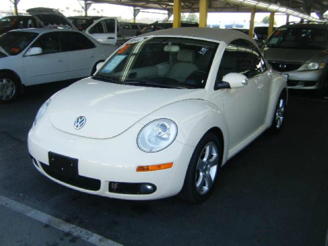 Volkswagen New Beetle 2006 photo 4