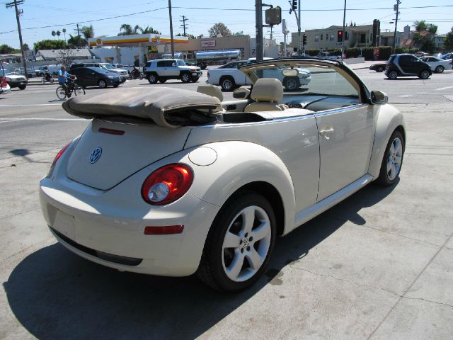 Volkswagen New Beetle 2006 photo 2