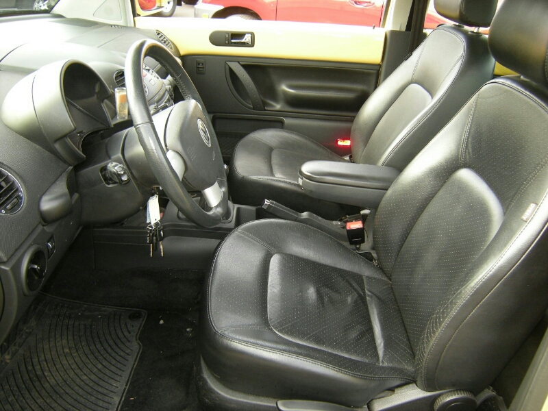 Volkswagen New Beetle 2006 photo 1