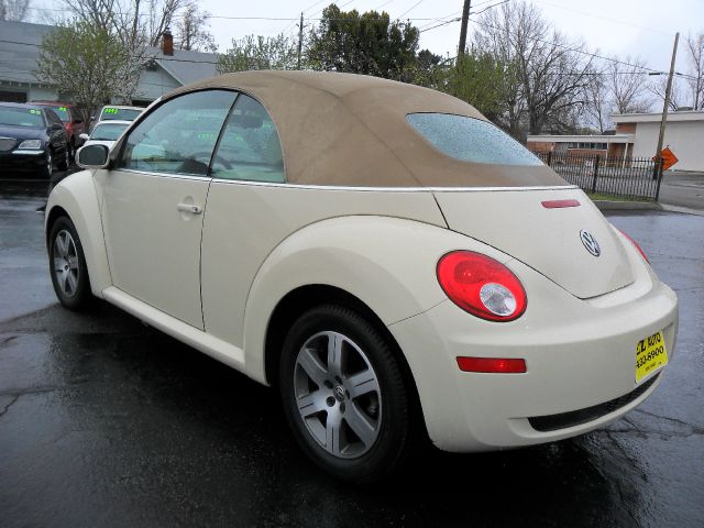 Volkswagen New Beetle 2006 photo 12