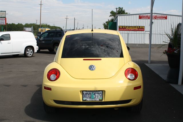 Volkswagen New Beetle 2006 photo 1