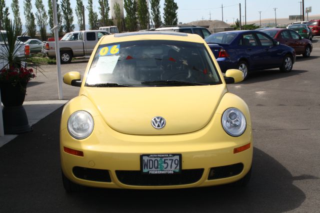 Volkswagen New Beetle 2006 photo 3