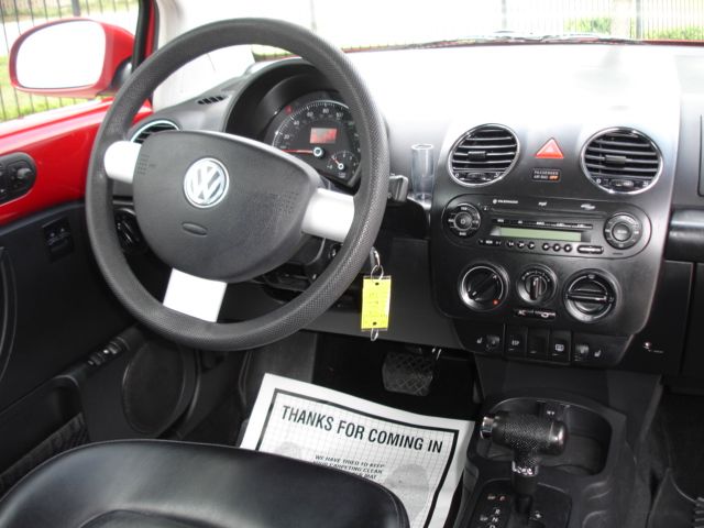 Volkswagen New Beetle 2006 photo 12