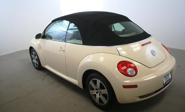 Volkswagen New Beetle 2006 photo 3