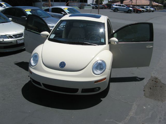 Volkswagen New Beetle 2006 photo 11