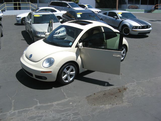 Volkswagen New Beetle 2006 photo 12