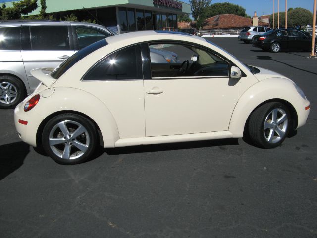 Volkswagen New Beetle 2006 photo 15