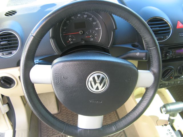 Volkswagen New Beetle 2006 photo 17