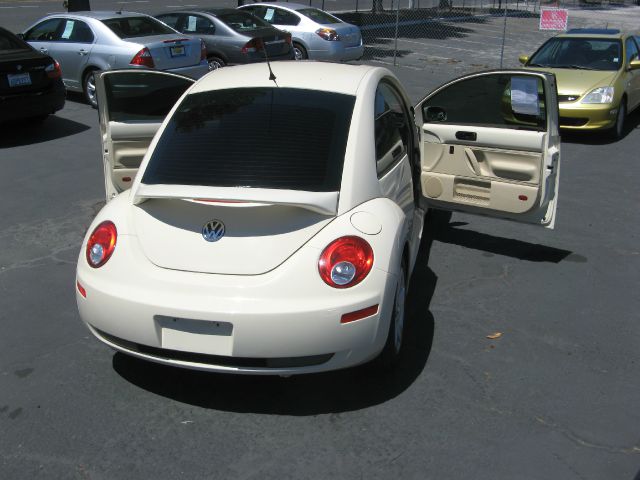 Volkswagen New Beetle 2006 photo 21