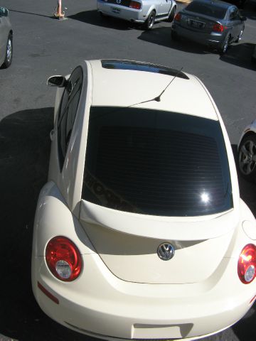 Volkswagen New Beetle 2006 photo 22