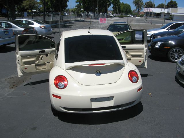 Volkswagen New Beetle 2006 photo 23