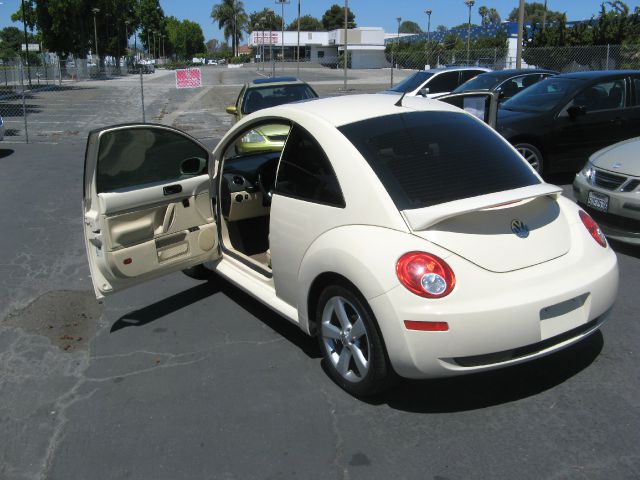 Volkswagen New Beetle 2006 photo 26