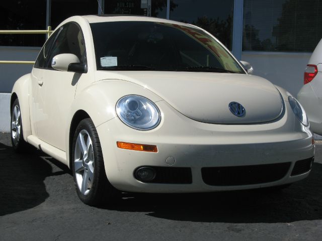 Volkswagen New Beetle 2006 photo 36