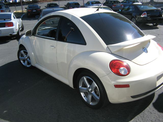 Volkswagen New Beetle 2006 photo 4