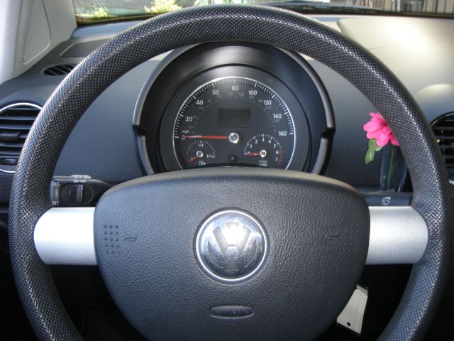 Volkswagen New Beetle 2006 photo 11