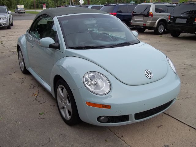 Volkswagen New Beetle 2006 photo 3