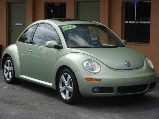 Volkswagen New Beetle 2006 photo 1