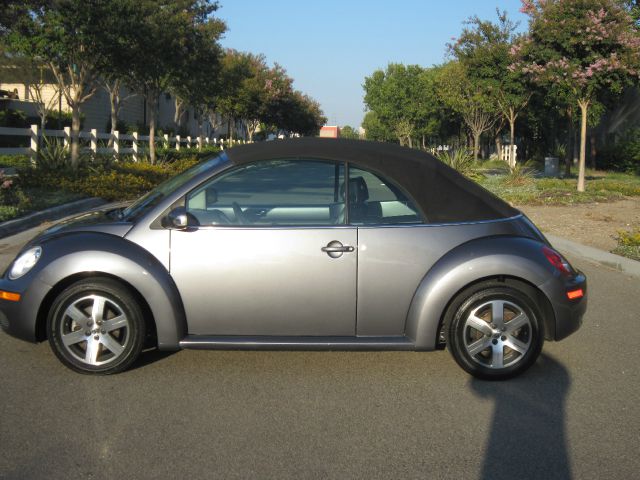 Volkswagen New Beetle 2006 photo 2