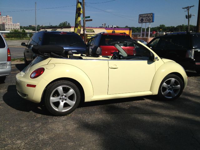 Volkswagen New Beetle 2006 photo 1