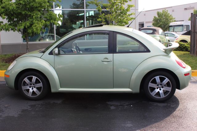 Volkswagen New Beetle 2006 photo 18