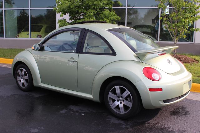 Volkswagen New Beetle 2006 photo 19