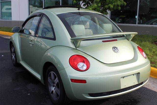 Volkswagen New Beetle 2006 photo 2