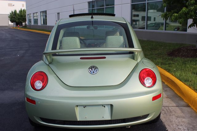 Volkswagen New Beetle 2006 photo 22