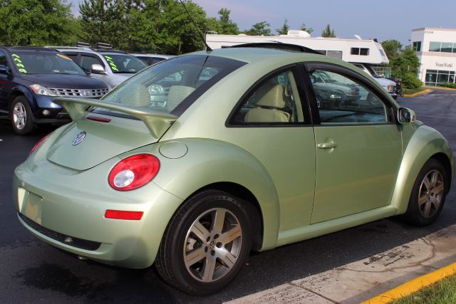 Volkswagen New Beetle 2006 photo 23