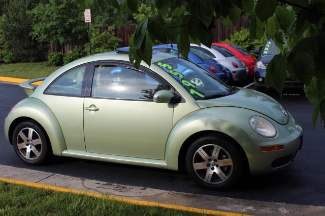 Volkswagen New Beetle 2006 photo 24