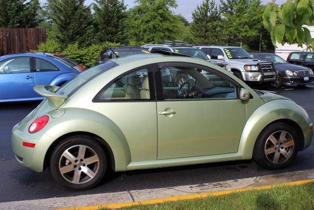 Volkswagen New Beetle 2006 photo 25