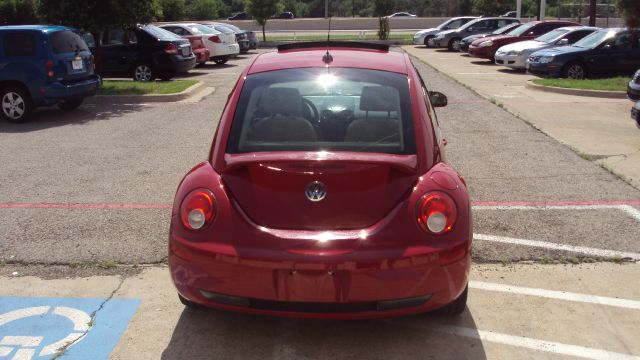 Volkswagen New Beetle 2006 photo 2