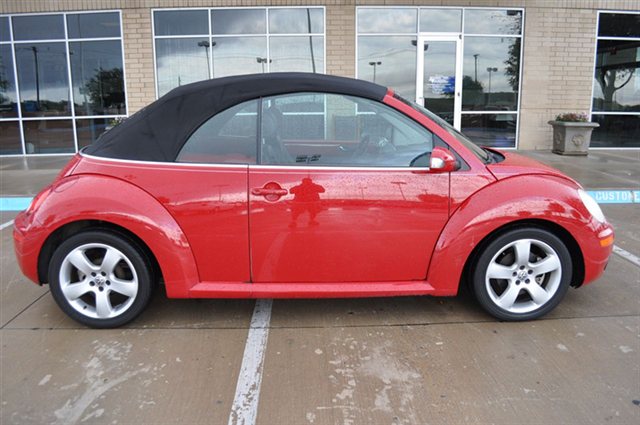 Volkswagen New Beetle 2006 photo 2