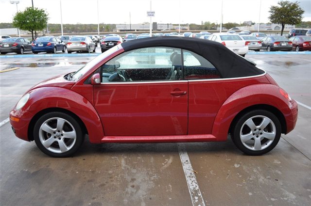 Volkswagen New Beetle 2006 photo 4