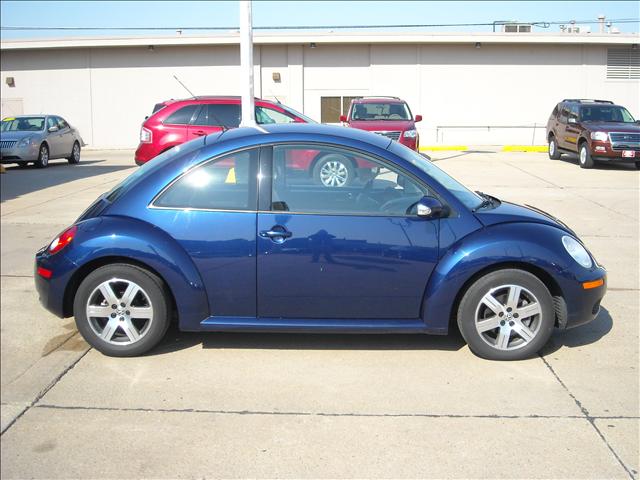 Volkswagen New Beetle 2006 photo 1