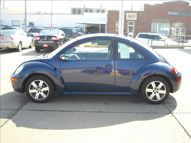 Volkswagen New Beetle 2006 photo 3