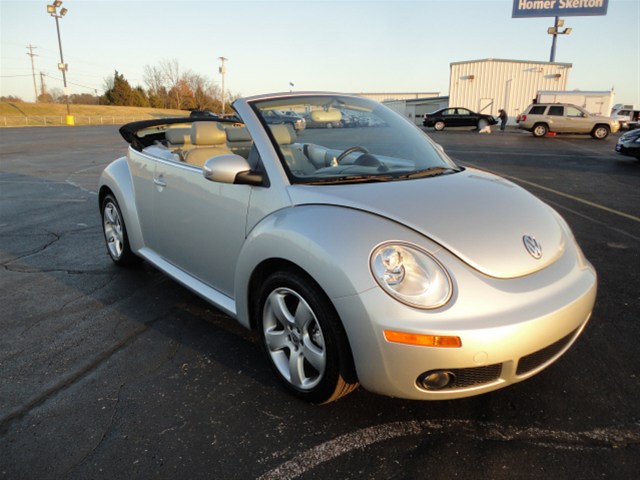 Volkswagen New Beetle 2006 photo 1