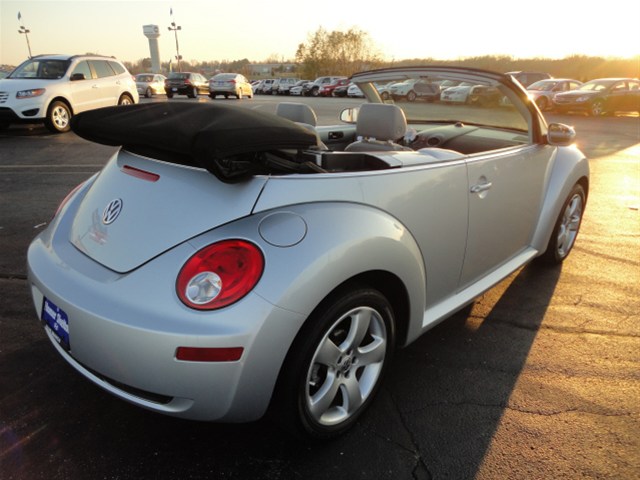 Volkswagen New Beetle 2006 photo 2