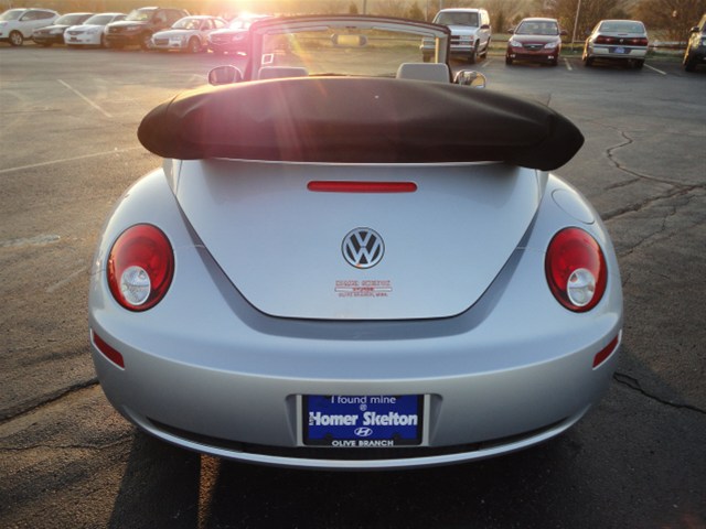 Volkswagen New Beetle 2006 photo 3