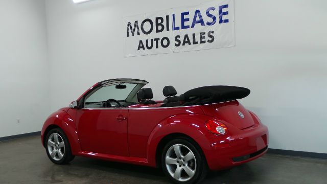 Volkswagen New Beetle 2006 photo 2