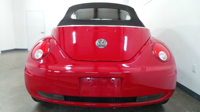 Volkswagen New Beetle 2006 photo 3