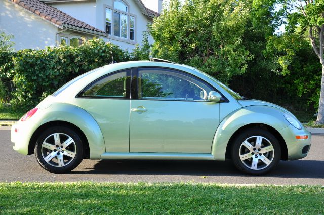 Volkswagen New Beetle 2006 photo 1