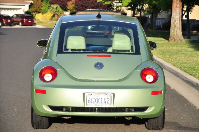 Volkswagen New Beetle 2006 photo 15