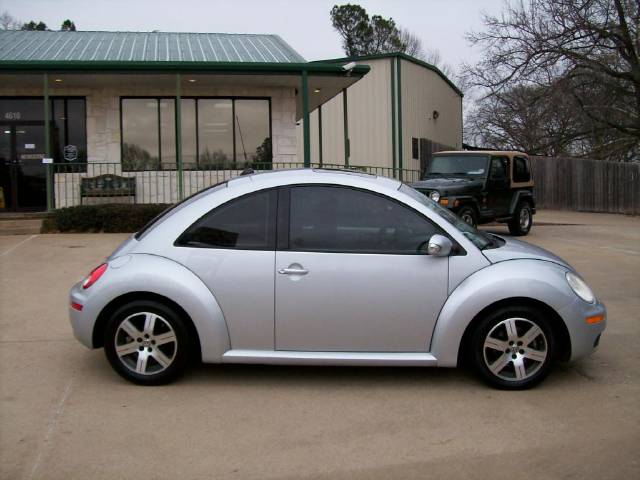 Volkswagen New Beetle 2006 photo 3