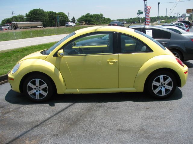 Volkswagen New Beetle 2006 photo 4