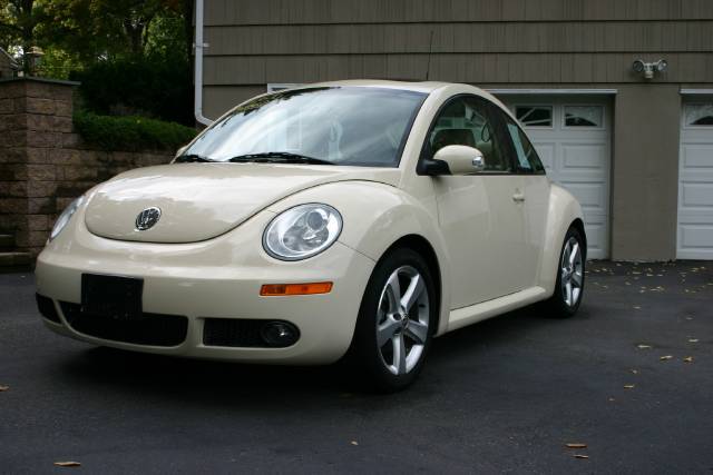 Volkswagen New Beetle 2006 photo 2