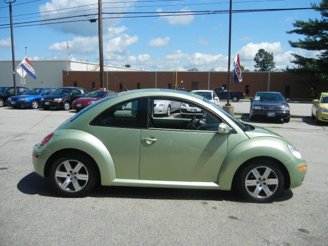 Volkswagen New Beetle 2006 photo 1